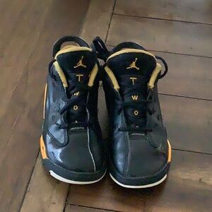 Jordan Black and Yellow Sneakers with Classic Basketball Silhouette